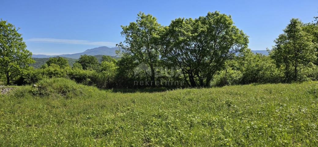 ISTRIEN, PIĆAN - Grundstück mit Baugenehmigung und freiem Blick auf Učka