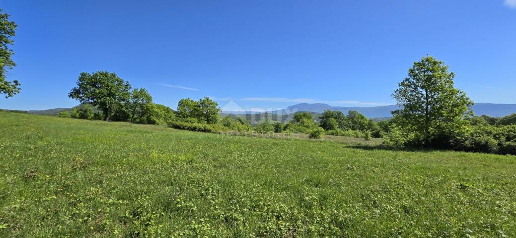 ISTRIEN, PIĆAN - Grundstück mit Baugenehmigung und freiem Blick auf Učka