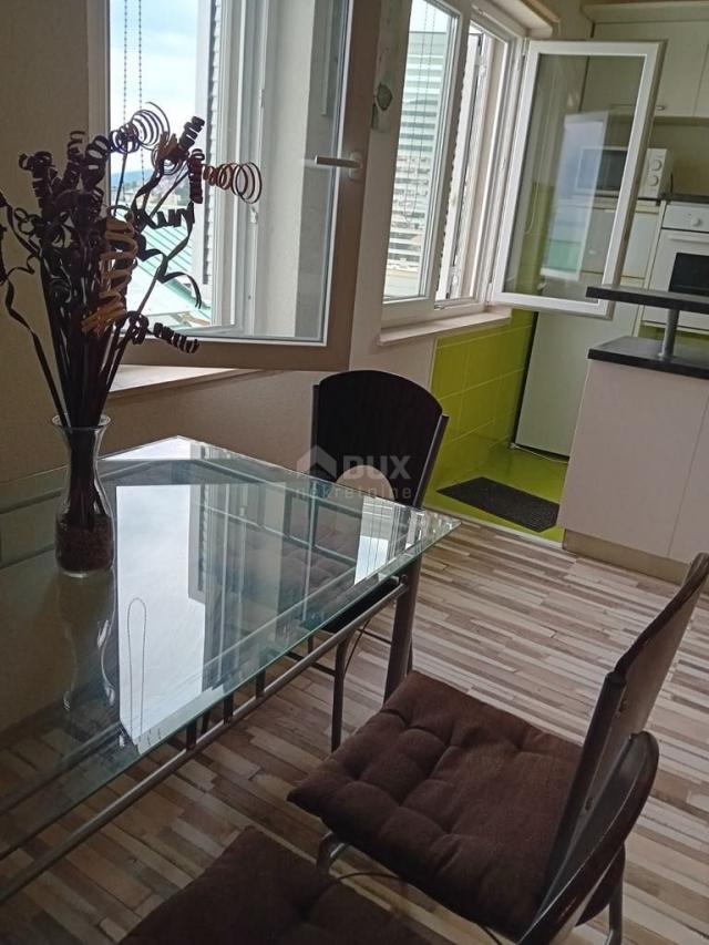 OPATIJA, CENTAR- stan, 40 m2, 1s + db, pogled na more!!!