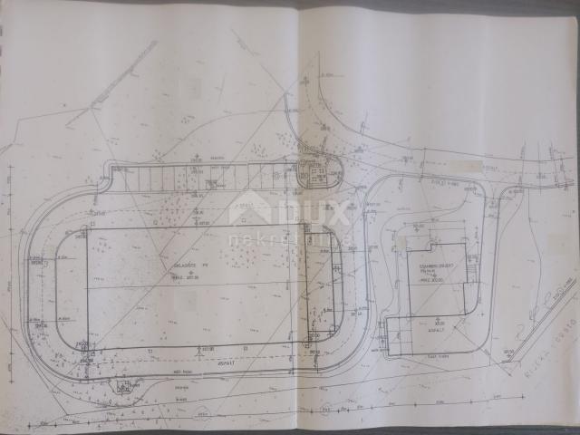 MATULJI, JURDANI, RUPA - Baugrundstück 9000m2 mit GEBÄUDE. GENEHMIGUNG für ein Hallen- und Gewerbewo