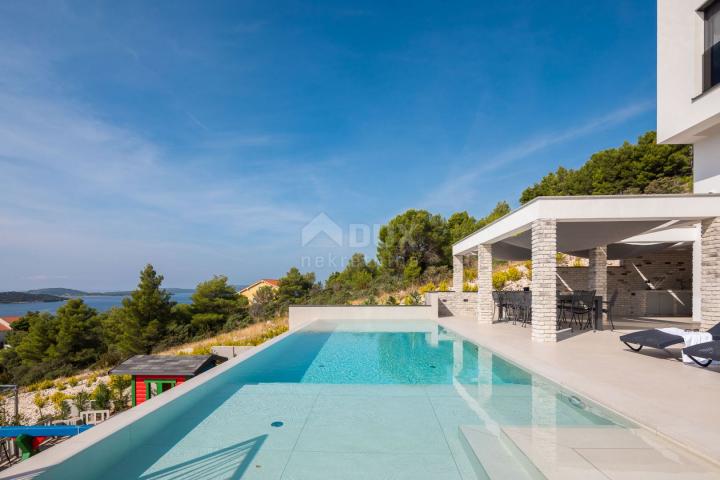 DALMATIA, ŠIBENIK - Luxury villa with swimming pool, soccer field and sauna