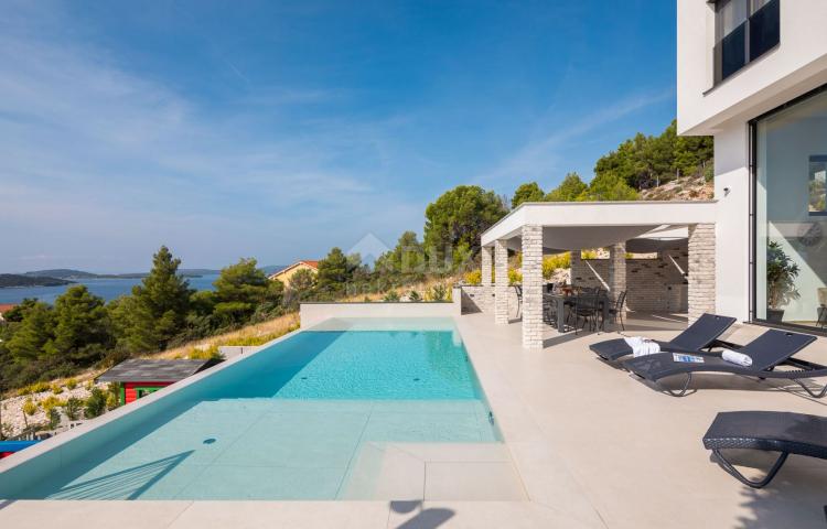 DALMATIA, ŠIBENIK - Luxury villa with swimming pool, soccer field and sauna