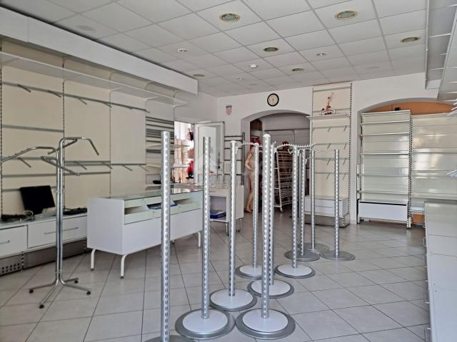 ISTRIA, LABIN - Spacious business premises in a frequent location