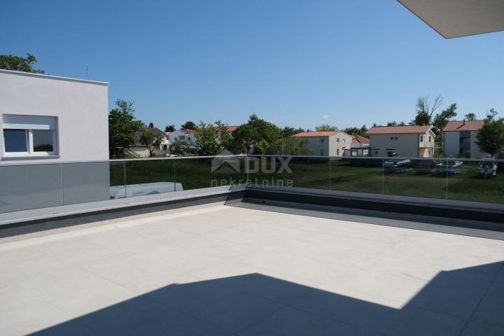 ZADAR, PRIVLAKA - Elegantni penthouse s pogledom na more u Sabunikama!