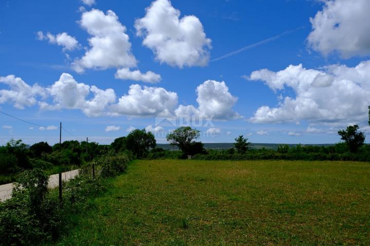 ZADAR, BENKOVAC - Građevinsko zemljište u prirodnom okruženju 