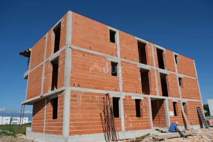 ZADAR, PRIVLAKA – Neubau! Attraktive Wohnung mit Meerblick in Strandnähe! SJ3