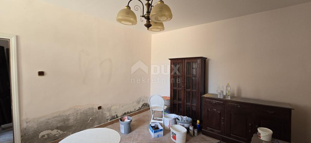 ISTRIA, PIĆAN - Partially renovated stone house in the center of town