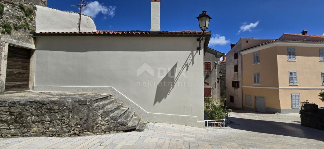 ISTRIA, PIĆAN - Partially renovated stone house in the center of town