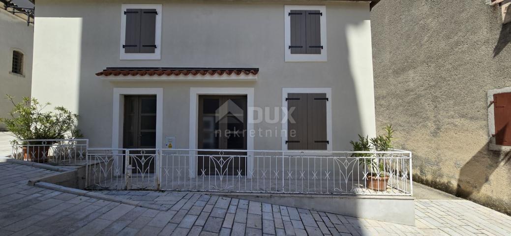 ISTRIA, PIĆAN - Partially renovated stone house in the center of town