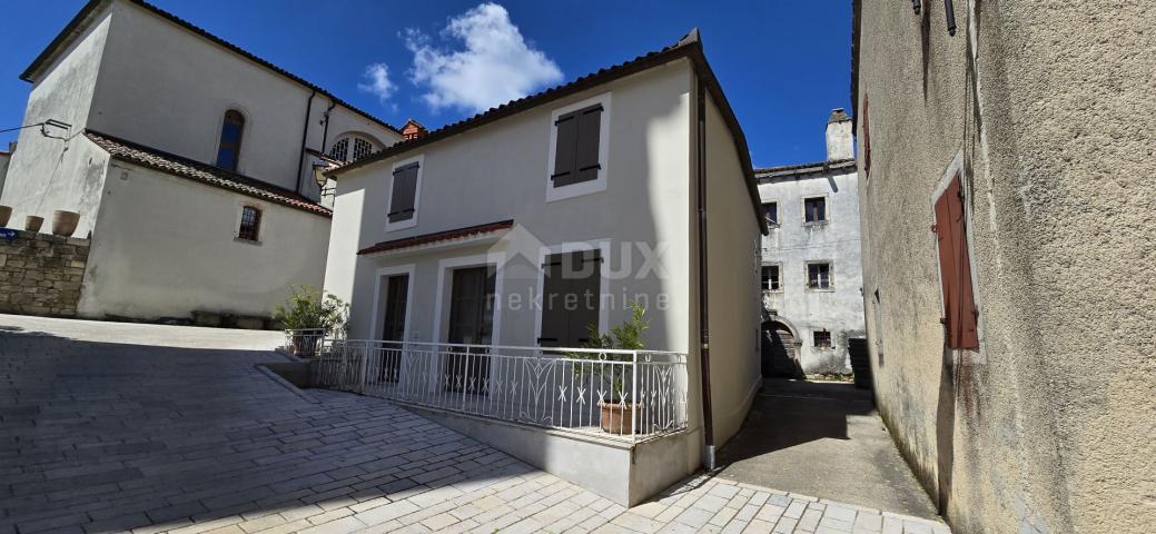 ISTRIA, PIĆAN - Partially renovated stone house in the center of town