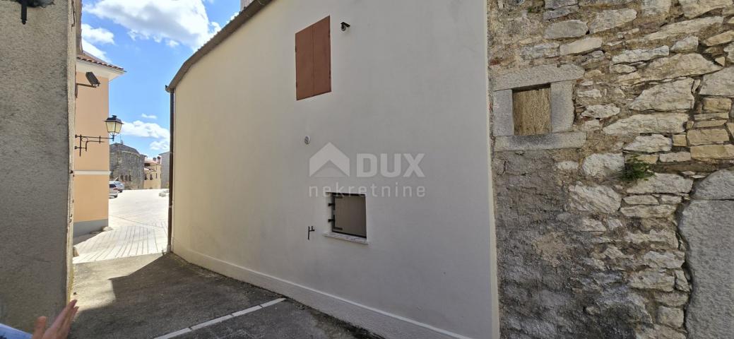 ISTRIA, PIĆAN - Partially renovated stone house in the center of town