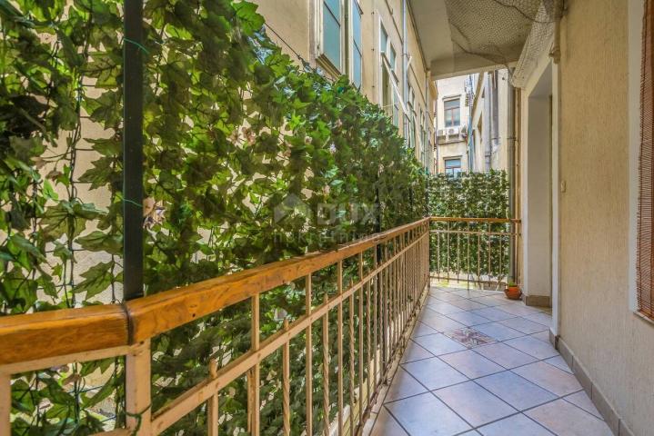 RIJEKA, CENTAR - apartman 2S+DB, 1. kat, balkon, KORZO