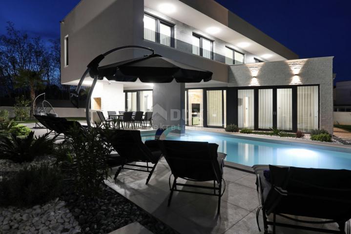 ZADAR, ZATON - Move-in and Superbly Furnished Villa with Heated Pool and Spacious Yard