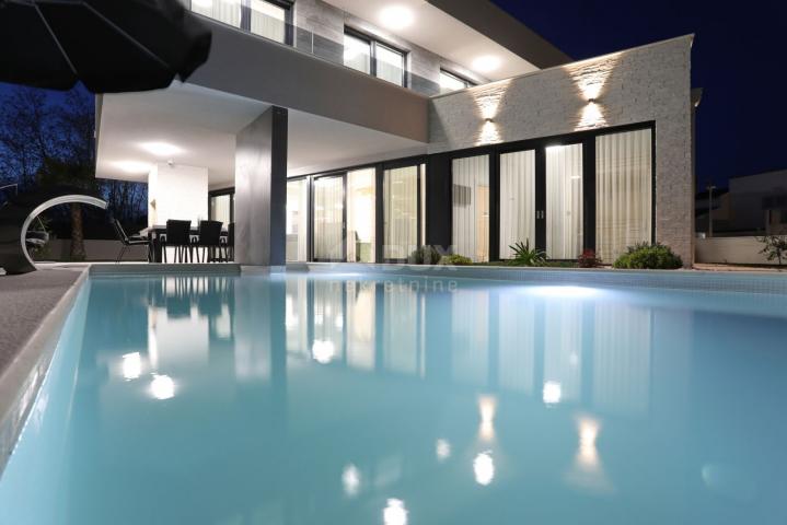 ZADAR, ZATON - Move-in and Superbly Furnished Villa with Heated Pool and Spacious Yard