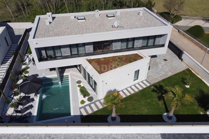 ZADAR, ZATON - Move-in and Superbly Furnished Villa with Heated Pool and Spacious Yard