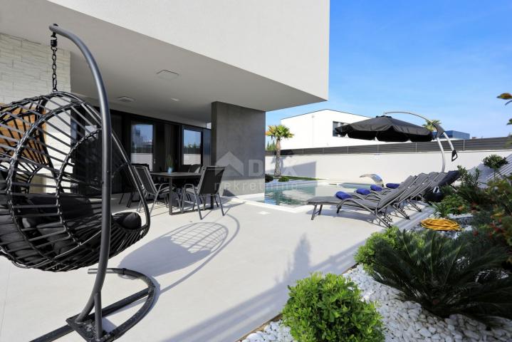 ZADAR, ZATON - Move-in and Superbly Furnished Villa with Heated Pool and Spacious Yard