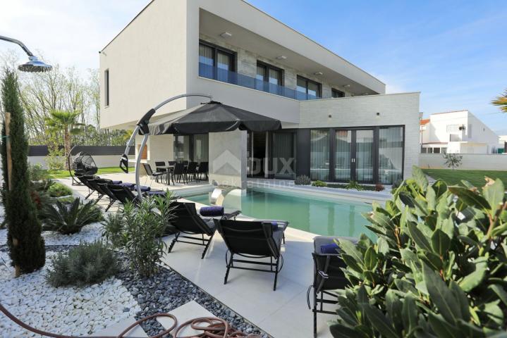 ZADAR, ZATON - Move-in and Superbly Furnished Villa with Heated Pool and Spacious Yard