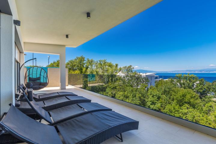 INSEL KRK, MALINSKA - Luxuriöses Penthouse mit Pool und Panoramablick auf das Meer