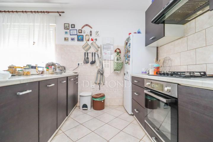 Rovinj, okolica, stan sa apartmanom na mirnoj lokaciji