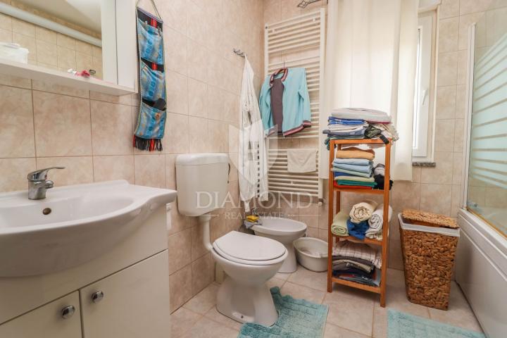 Rovinj, okolica, stan sa apartmanom na mirnoj lokaciji