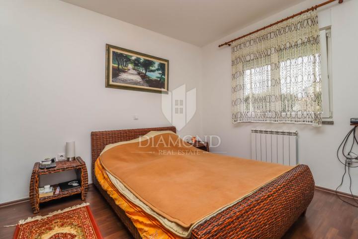 Rovinj, okolica, stan sa apartmanom na mirnoj lokaciji