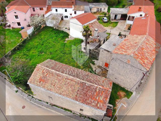 Žminj, stone house for renovation with a large garden