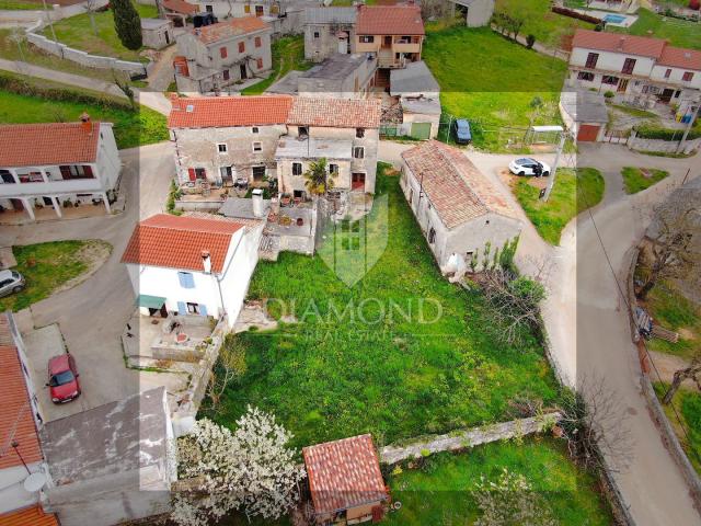 Žminj, stone house for renovation with a large garden