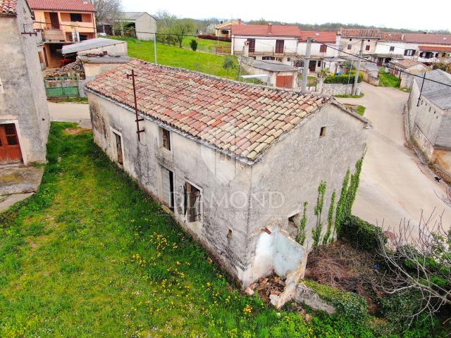 Žminj, stone house for renovation with a large garden