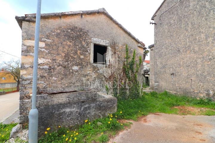 Žminj, stone house for renovation with a large garden