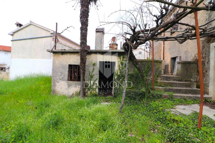 Žminj, stone house for renovation with a large garden