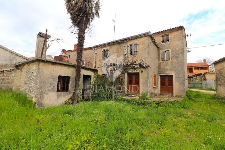 Žminj, stone house for renovation with a large garden