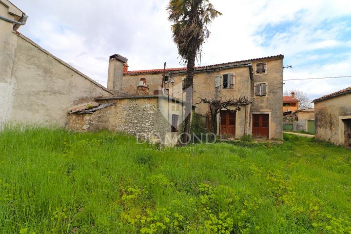 Žminj, stone house for renovation with a large garden