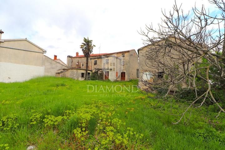 Žminj, stone house for renovation with a large garden