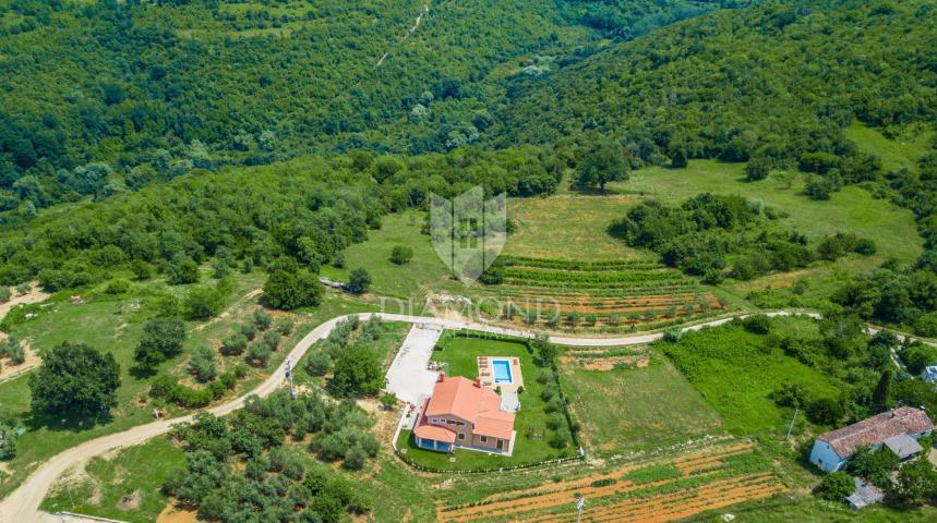 Motovun, surroundings! Land in the T2 zone with a beautiful view!