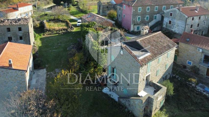 Momjan-Gebiet, autochthones Steinhaus mit schöner Aussicht