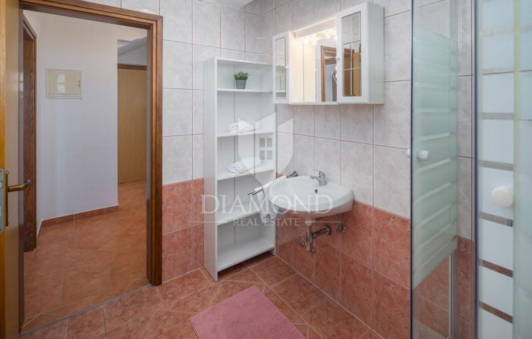 Poreč, Apartmenthaus mit Pool in attraktiver Lage!