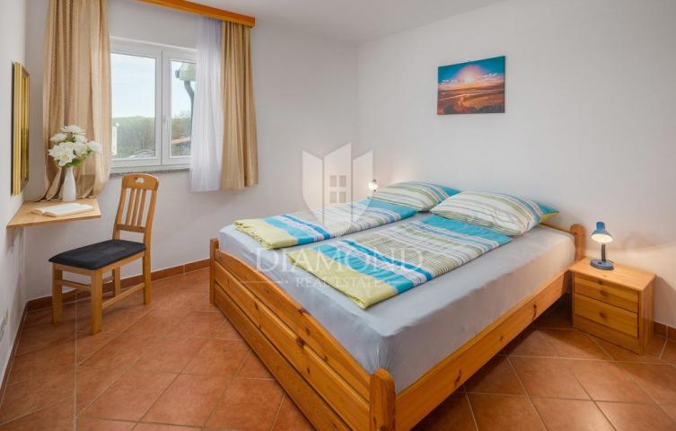 Poreč, Apartmenthaus mit Pool in attraktiver Lage!