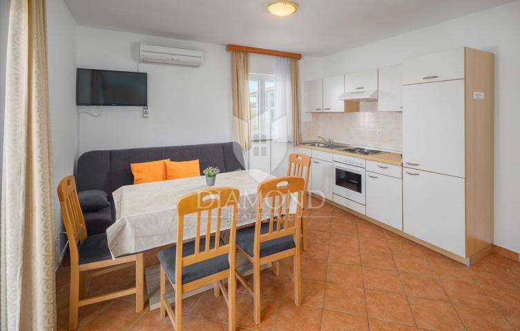 Poreč, Apartmenthaus mit Pool in attraktiver Lage!