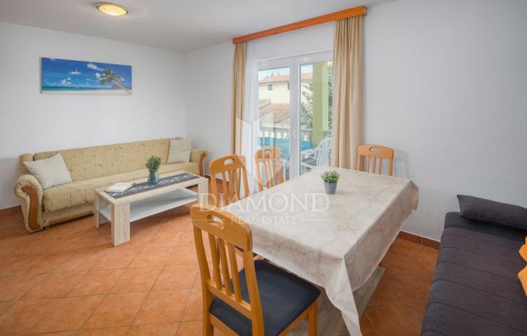 Poreč, Apartmenthaus mit Pool in attraktiver Lage!