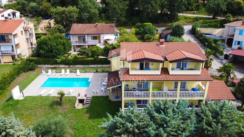 Poreč, Apartmenthaus mit Pool in attraktiver Lage!