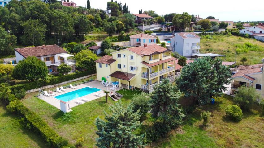 Poreč, Apartmenthaus mit Pool in attraktiver Lage!