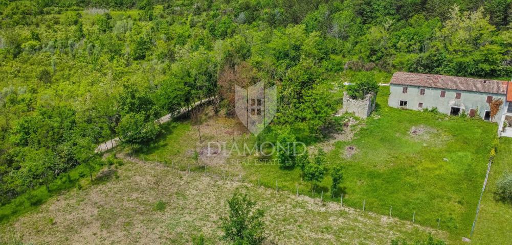 Grožnjan, istrisches Haus mit großem Garten in ruhiger Lage