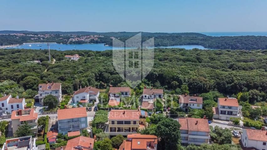 Pula-Bereich, Haus mit einem schönen Garten und Blick auf das Meer