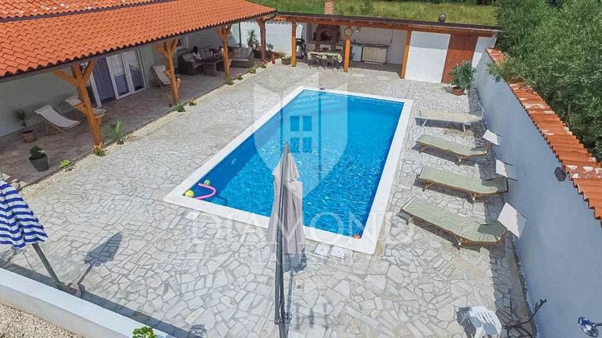 Surroundings of Medulin, house with pool surrounded by greenery