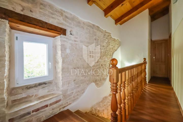 Žminj, stone house with a swimming pool and a spacious garden