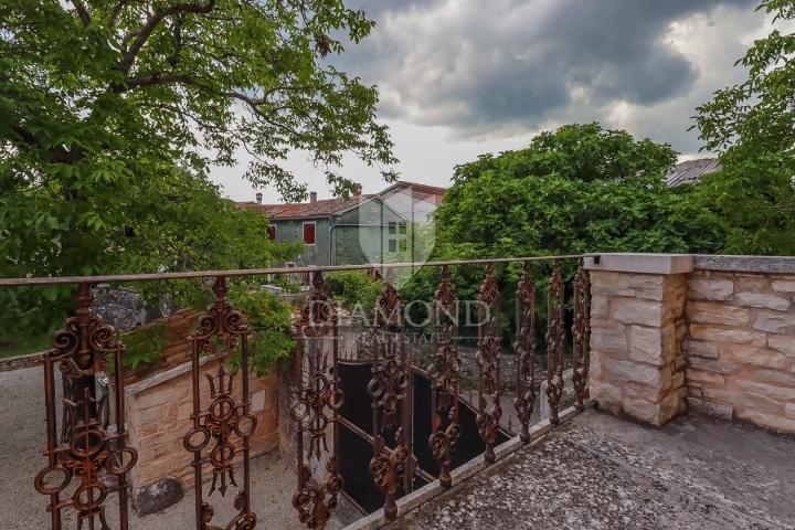 Žminj, stone house with a swimming pool and a spacious garden