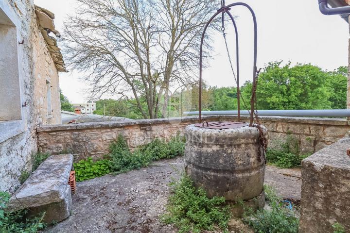 Žminj, stone house with a swimming pool and a spacious garden