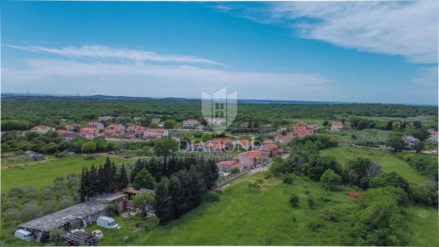 Pula, surroundings, excellent building land