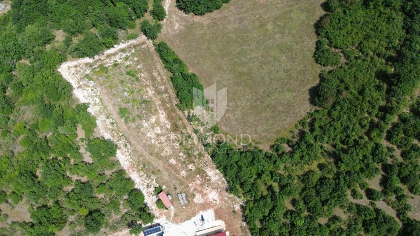 Spacious land with a project in central Istria