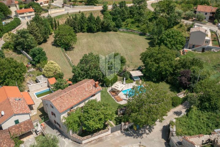 Poreč, Umgebung, autochthone Villa mit großem Garten!